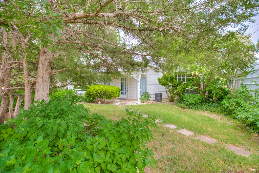 405 W James Ave Property Photo 4