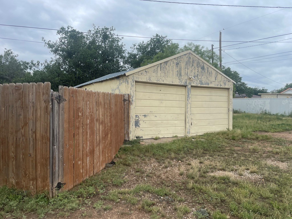 2602 Waco St Property Photo 7
