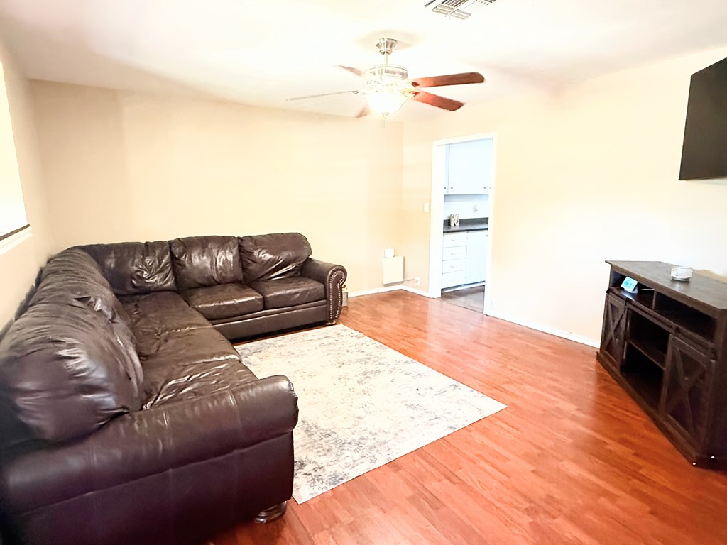 731 Veck St Property Photo 6