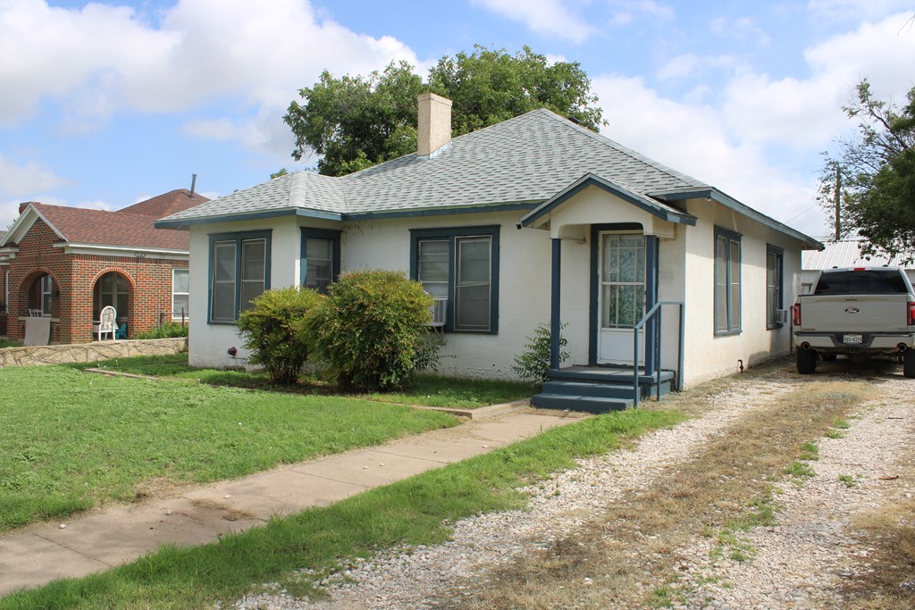 1002 Broadway St Property Photo 2