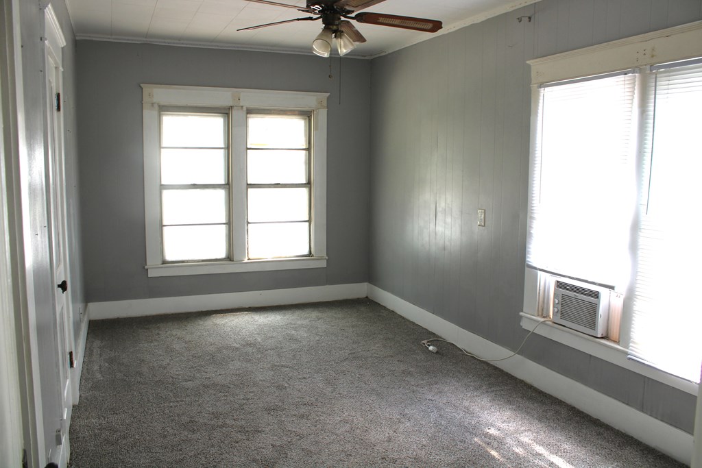 1002 Broadway St Property Photo 9