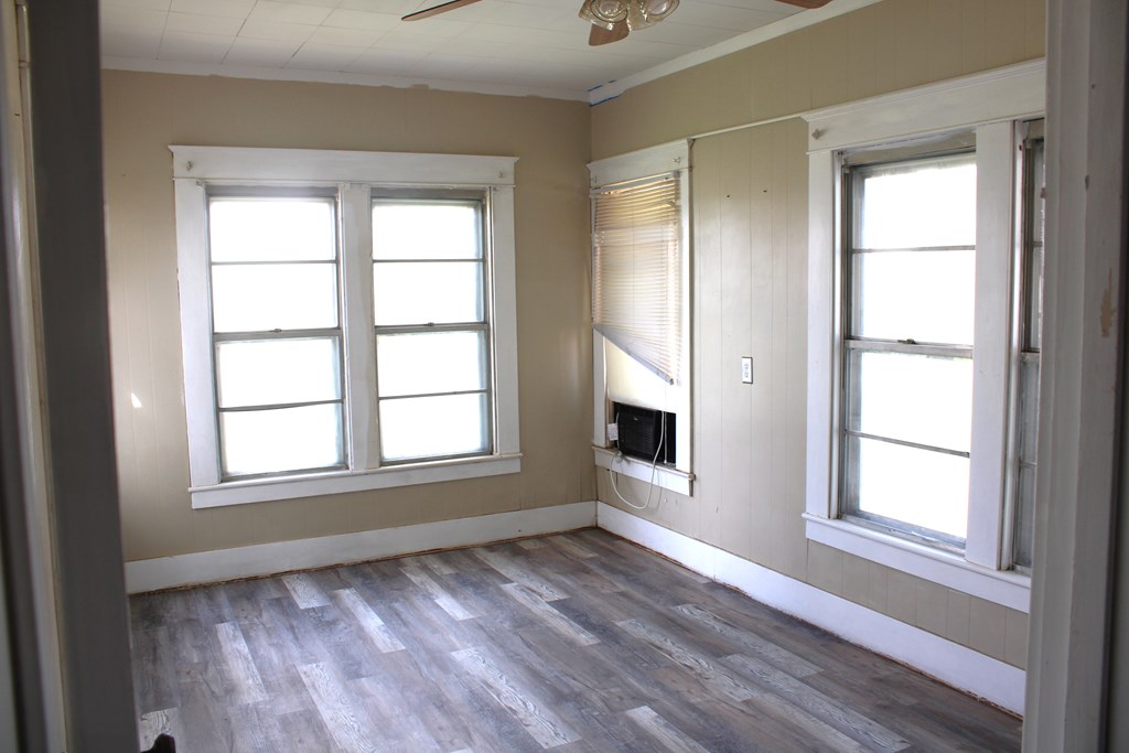 1002 Broadway St Property Photo 13