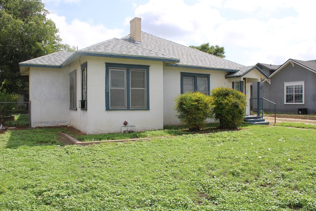 1002 Broadway Street Property Photo 3