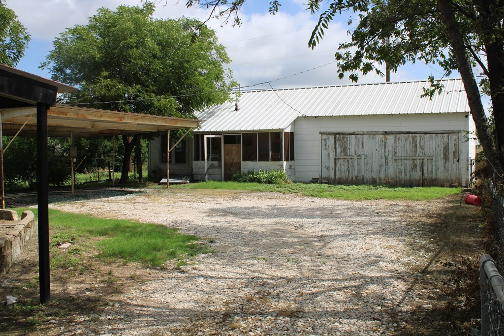 1002 Broadway Street Property Photo 4