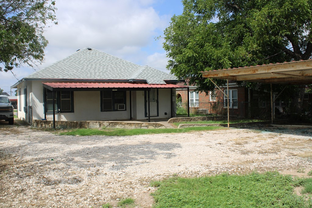 1002 Broadway Street Property Photo 5