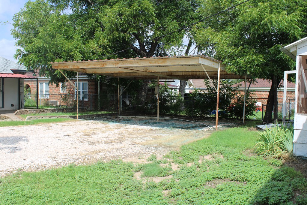 1002 Broadway Street Property Photo 6