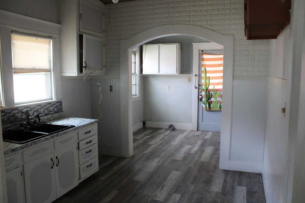 1002 Broadway Street Property Photo 20