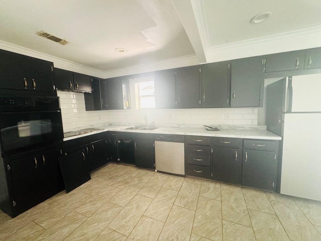 3210 Lake Dr Property Photo 4