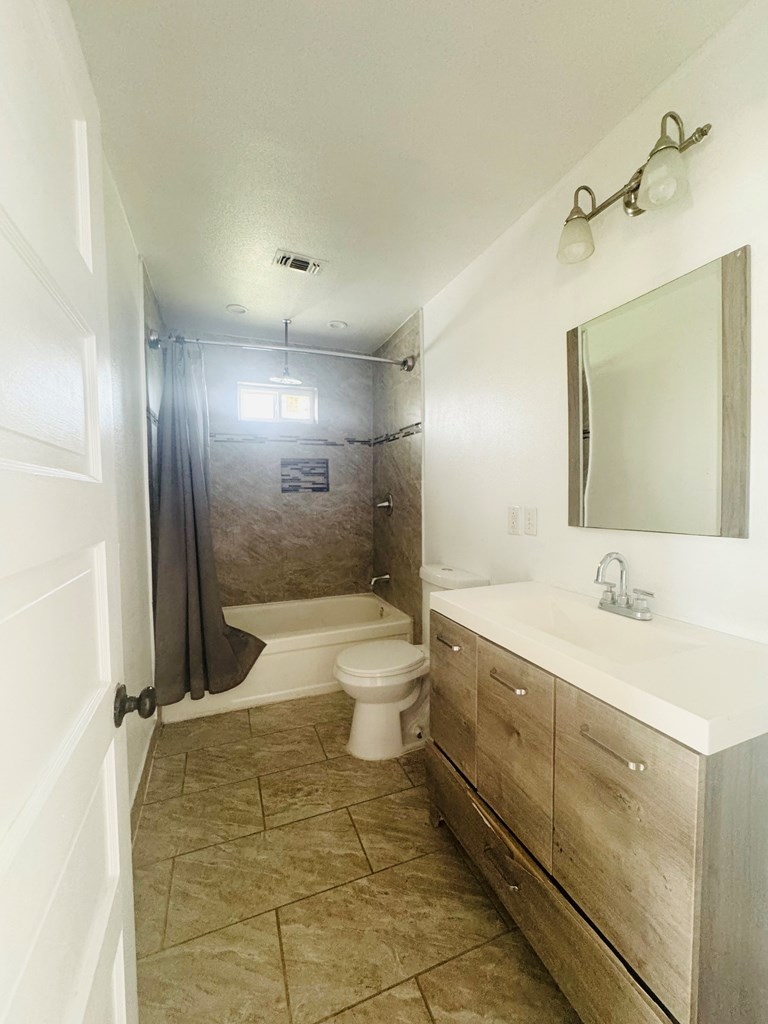 3210 Lake Dr Property Photo 5