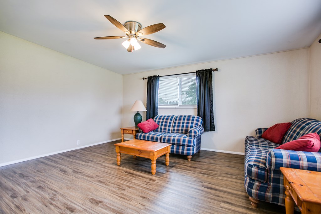 2310 Oxford Circle Property Photo 5