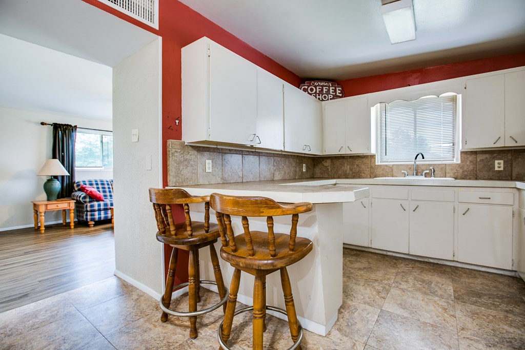 2310 Oxford Circle Property Photo 11
