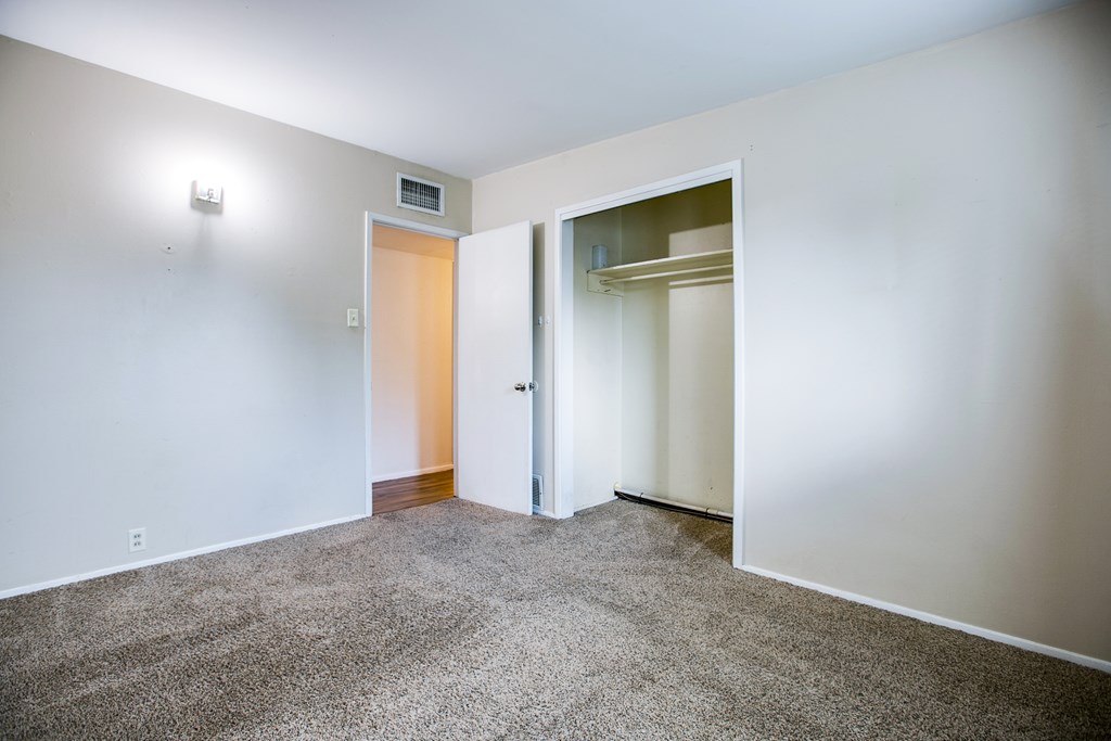 2310 Oxford Circle Property Photo 15