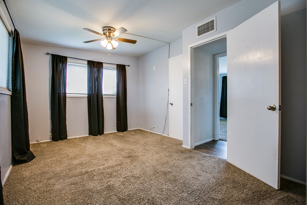 2310 Oxford Circle Property Photo 20