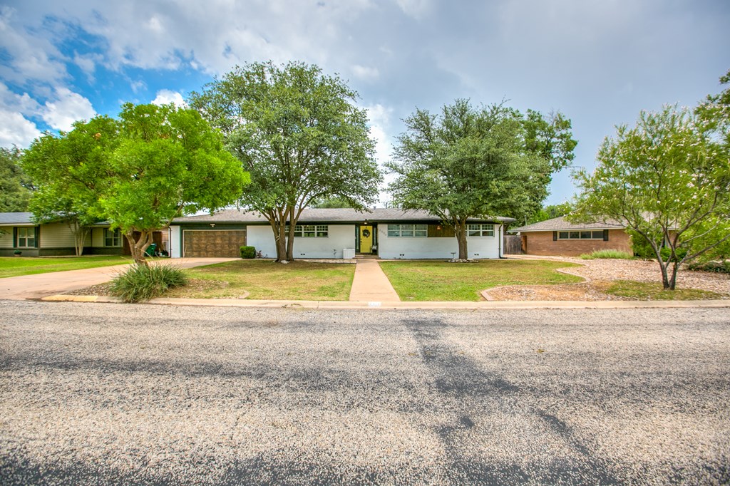 2504 Jann Dr Property Photo 3