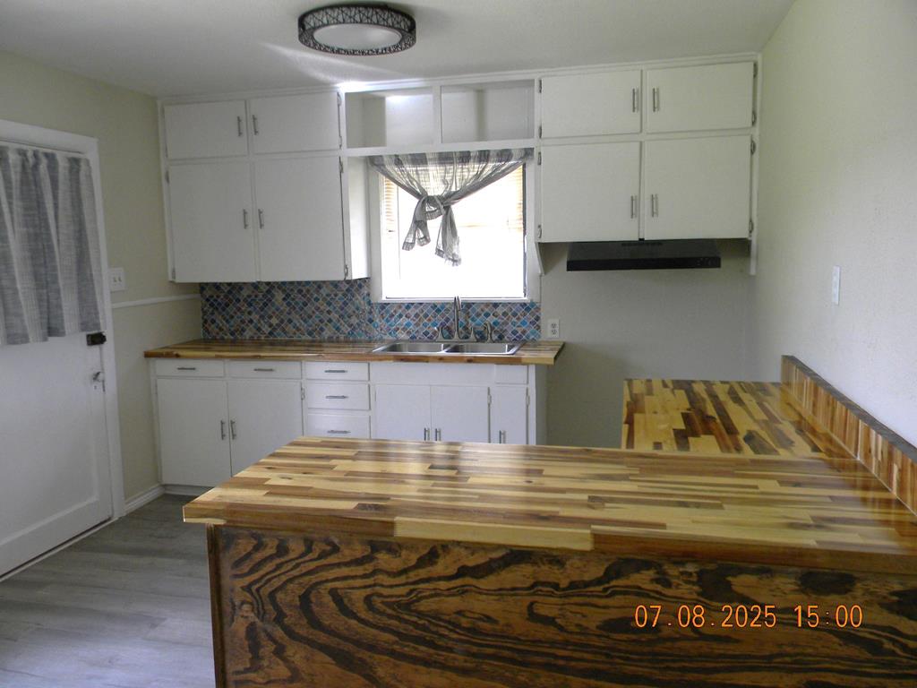 1611 N Magdalen St Property Photo 8