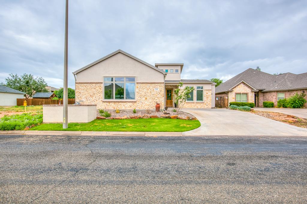 2118 Valleyview Dr Property Photo 1