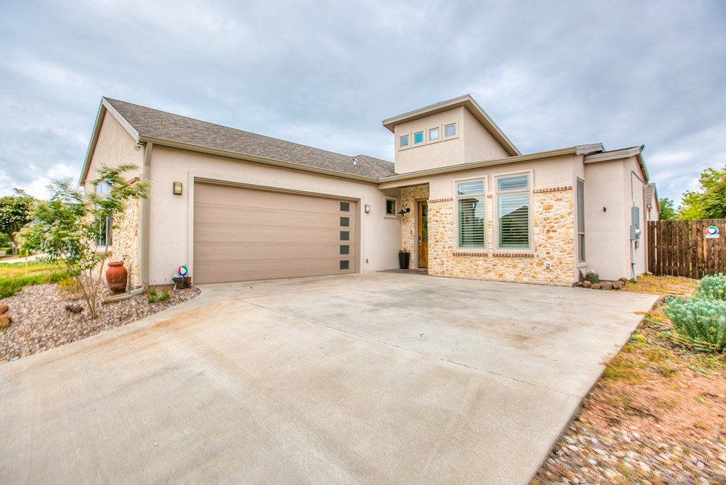 2118 Valleyview Dr Property Photo 2