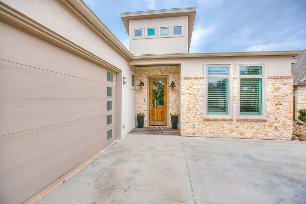 2118 Valleyview Dr Property Photo 3