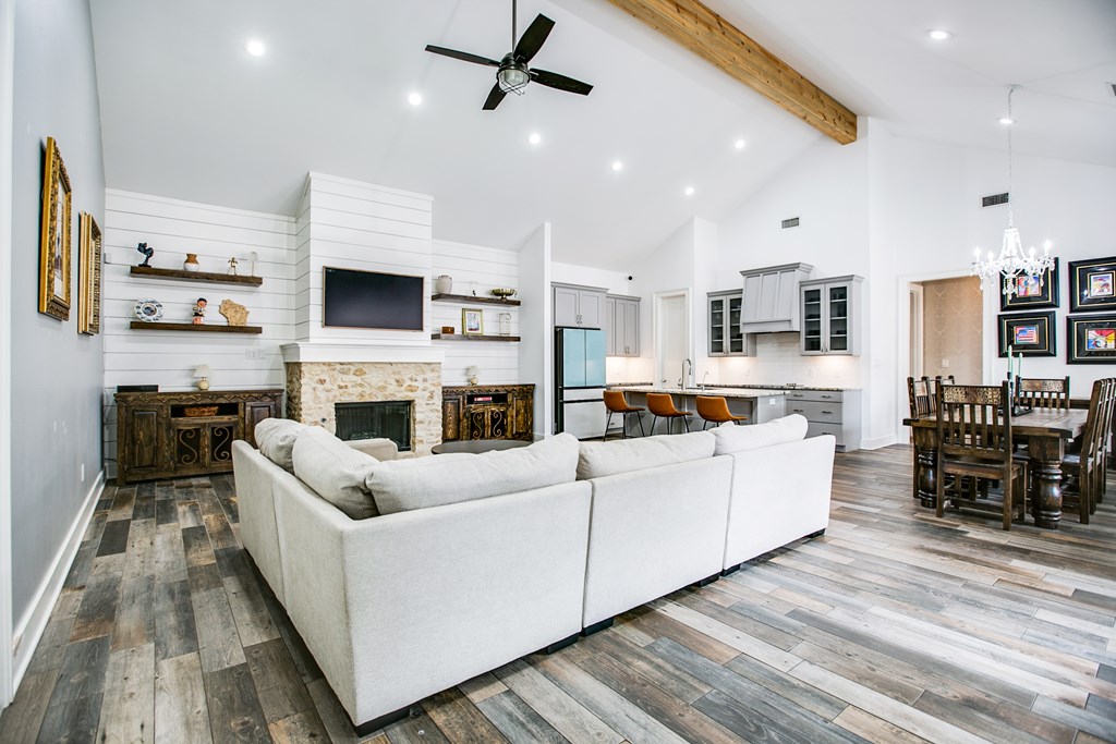 2118 Valleyview Dr Property Photo 8