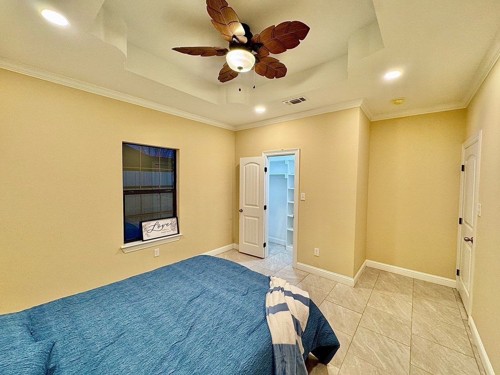 2110 Shelton St Property Photo 13