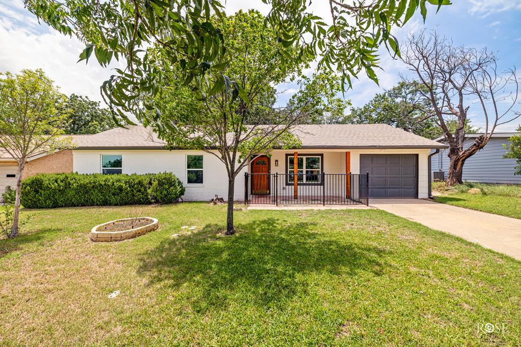 2215 Dartmouth Dr Property Photo 1