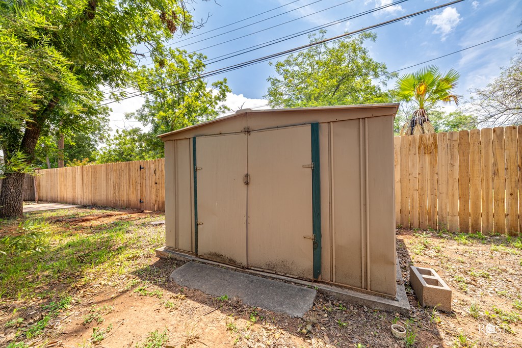 2215 Dartmouth Dr Property Photo 32