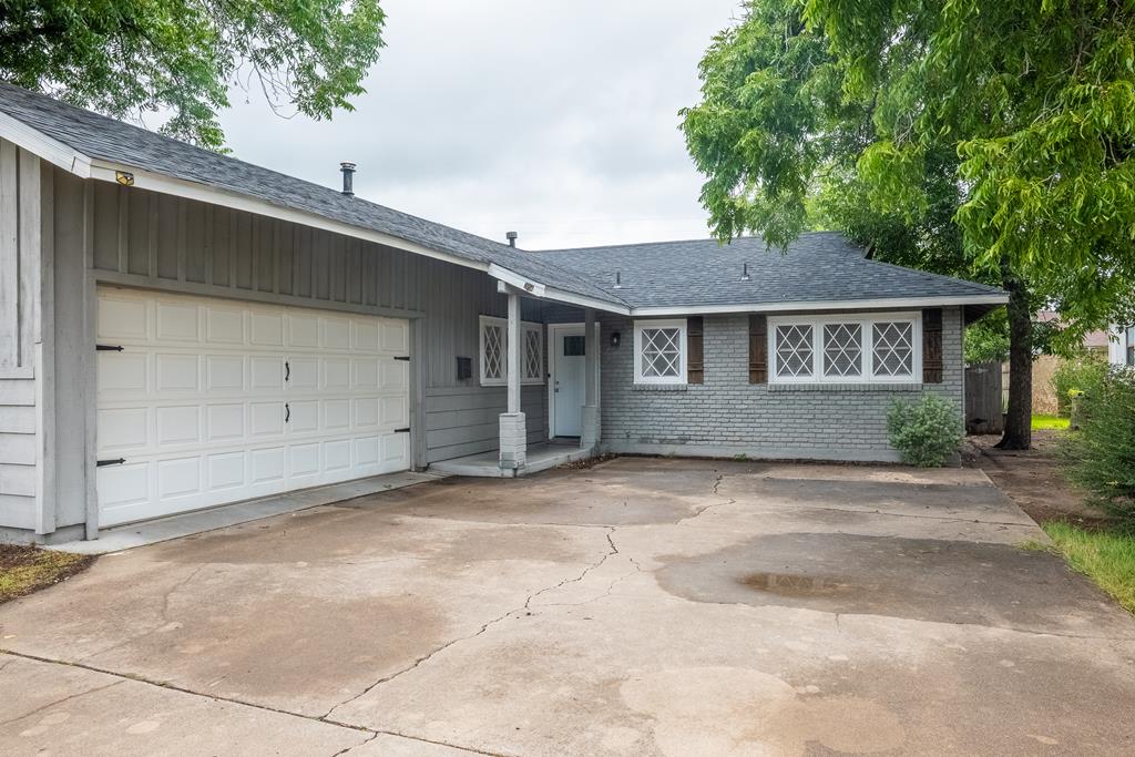 2204 Waco St Property Photo 1