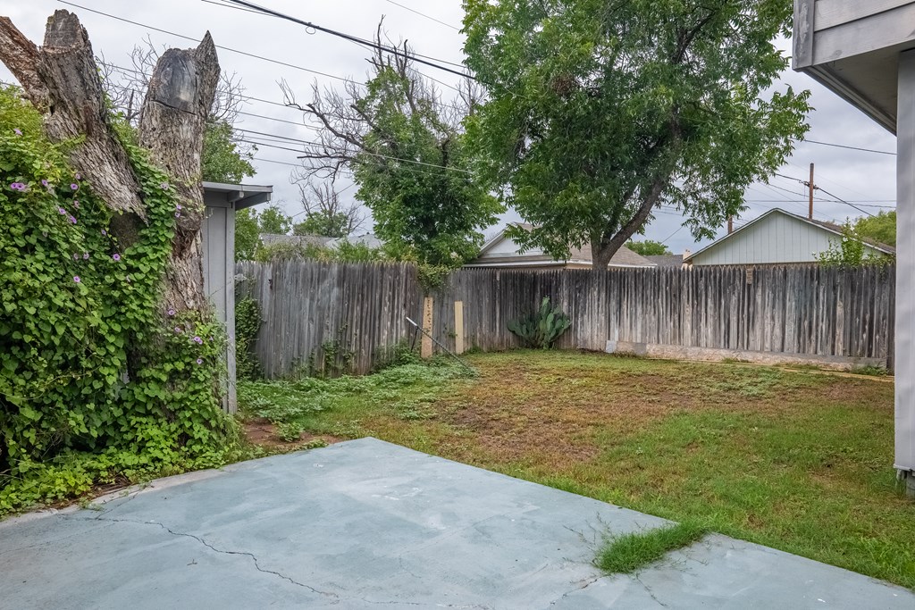 2204 Waco St Property Photo 18