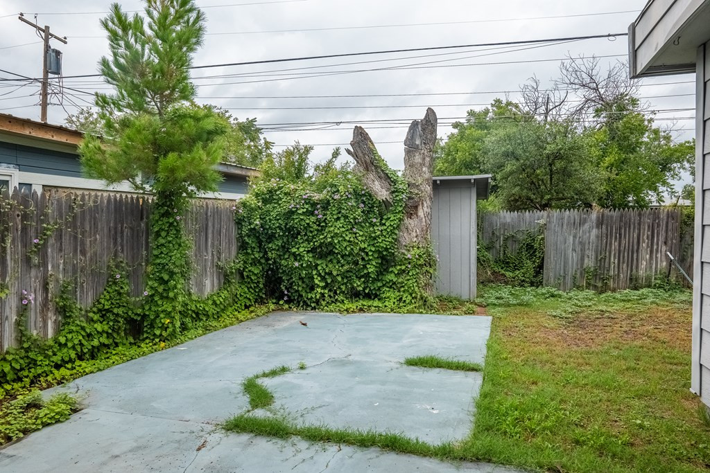 2204 Waco Street Property Photo 17