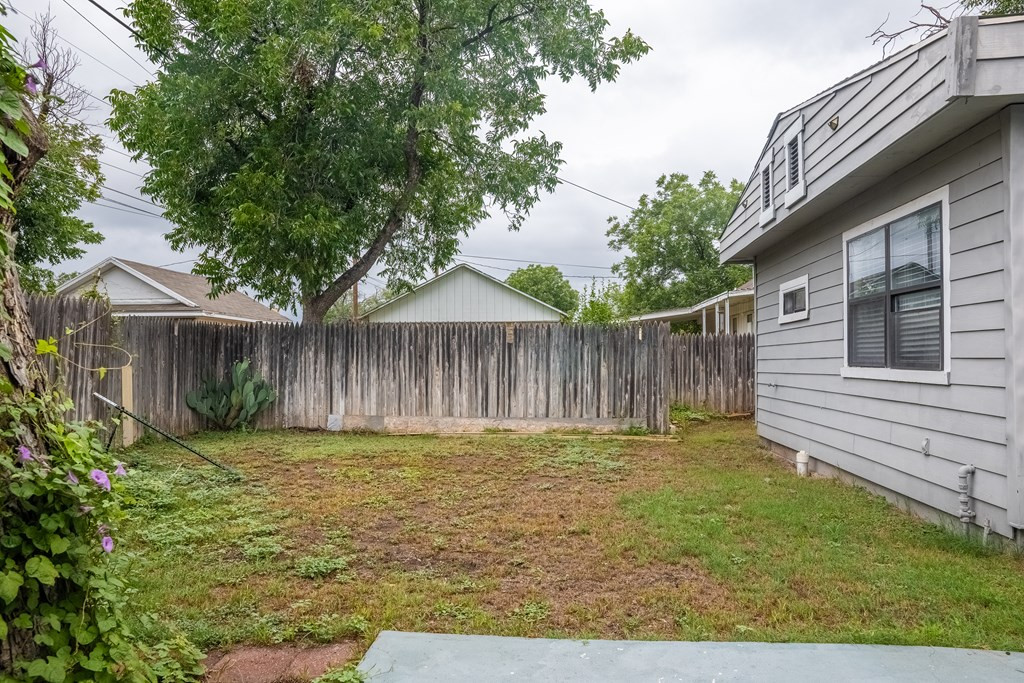 2204 Waco Street Property Photo 20