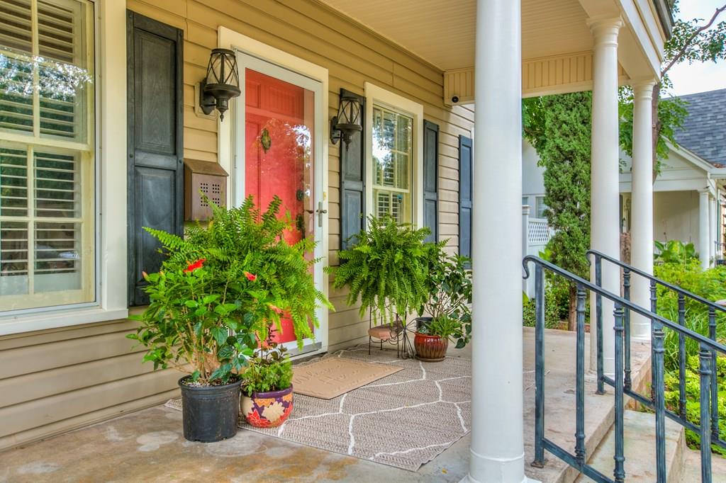 1411 Shafter St Property Photo 1