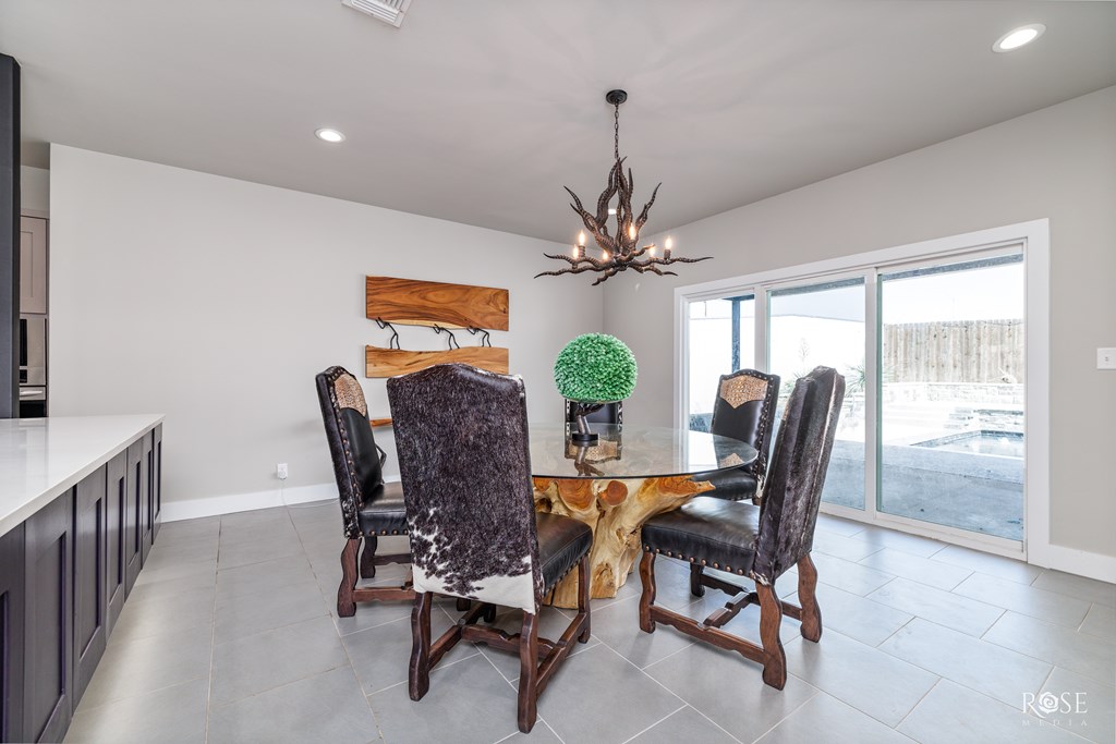 4992 Silver Creek Pass Property Photo 5