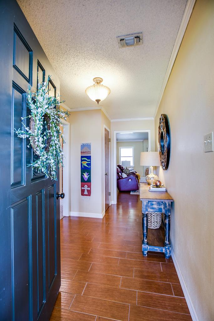 3205 Valleyview Blvd Property Photo 4