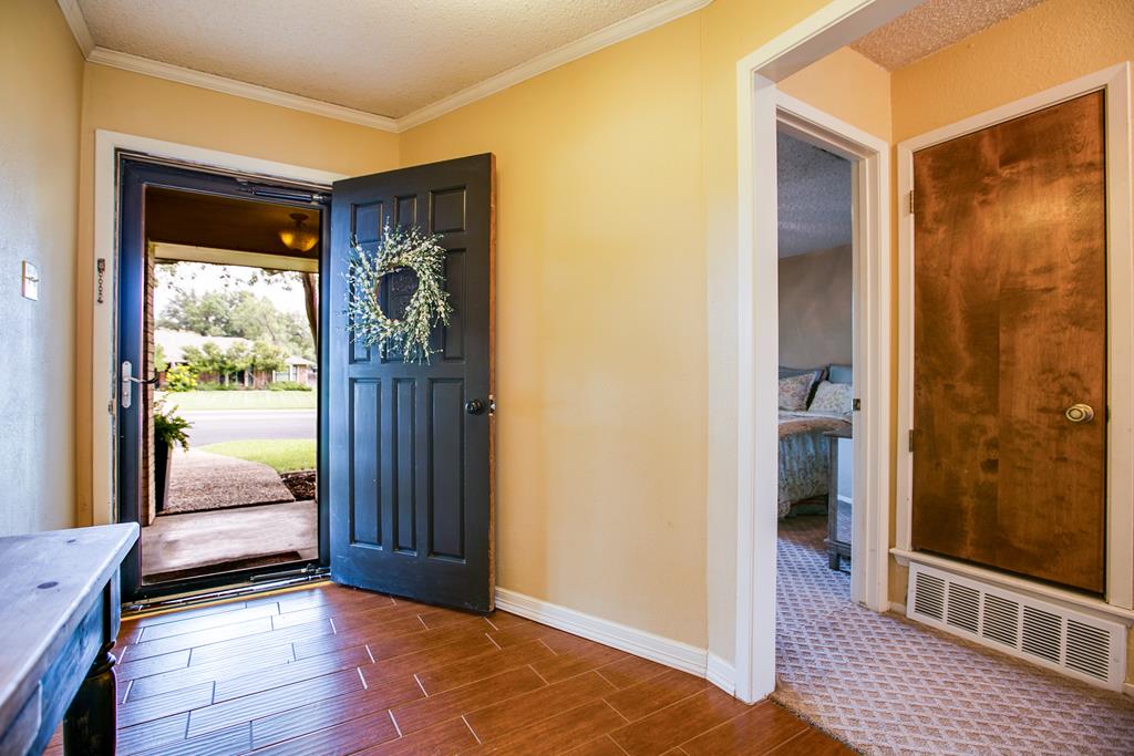3205 Valleyview Blvd Property Photo 5