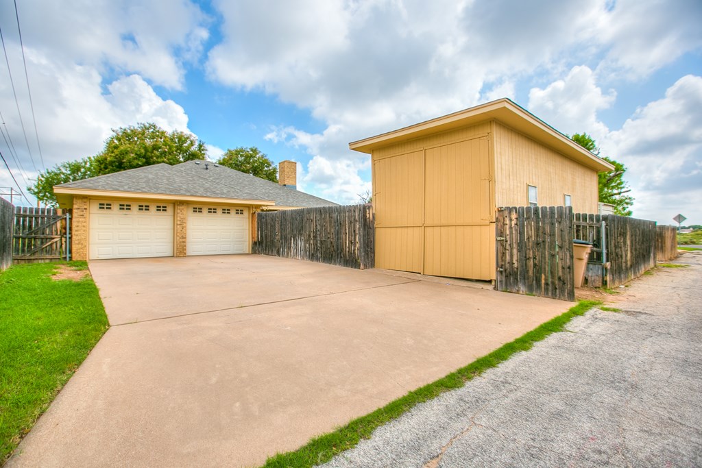 3205 Valleyview Blvd Property Photo 34