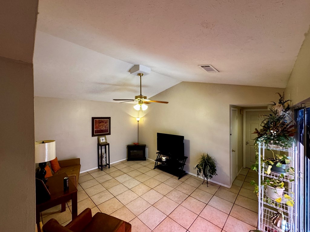 130 W Riverside Ave Property Photo 3