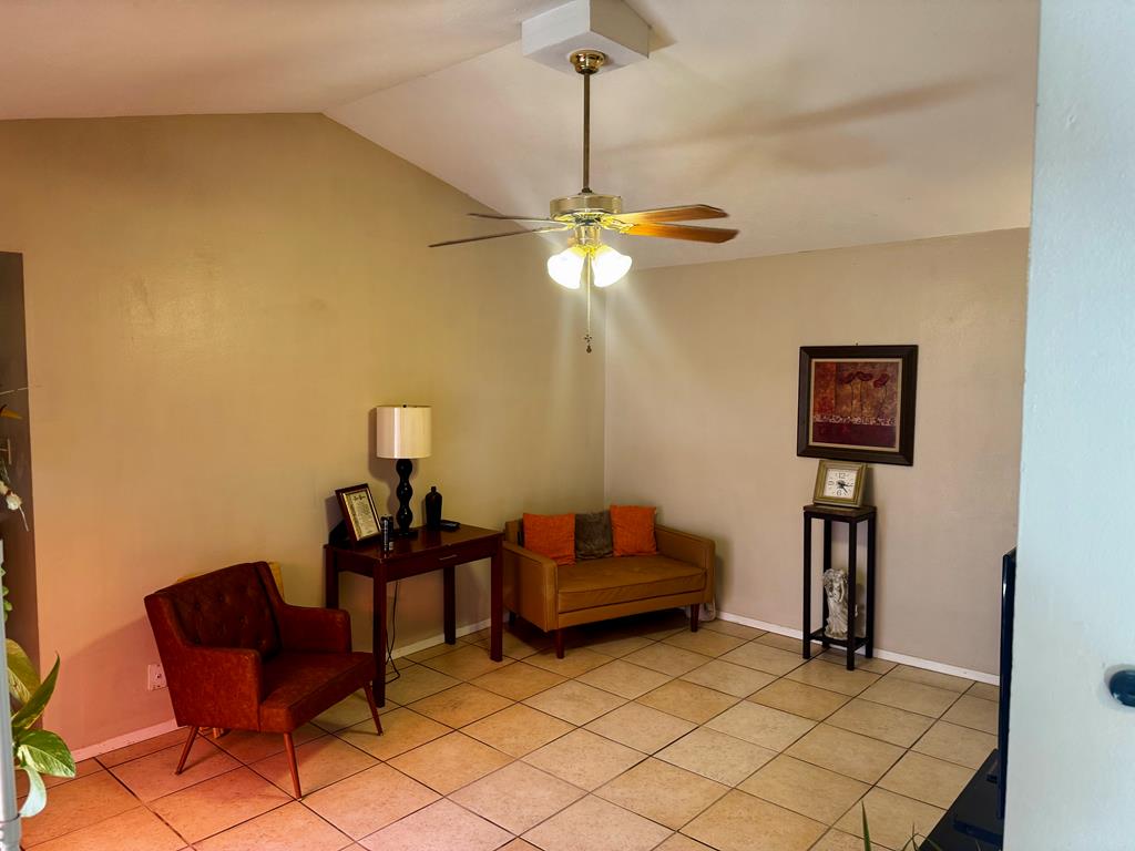 130 W Riverside Ave Property Photo 4