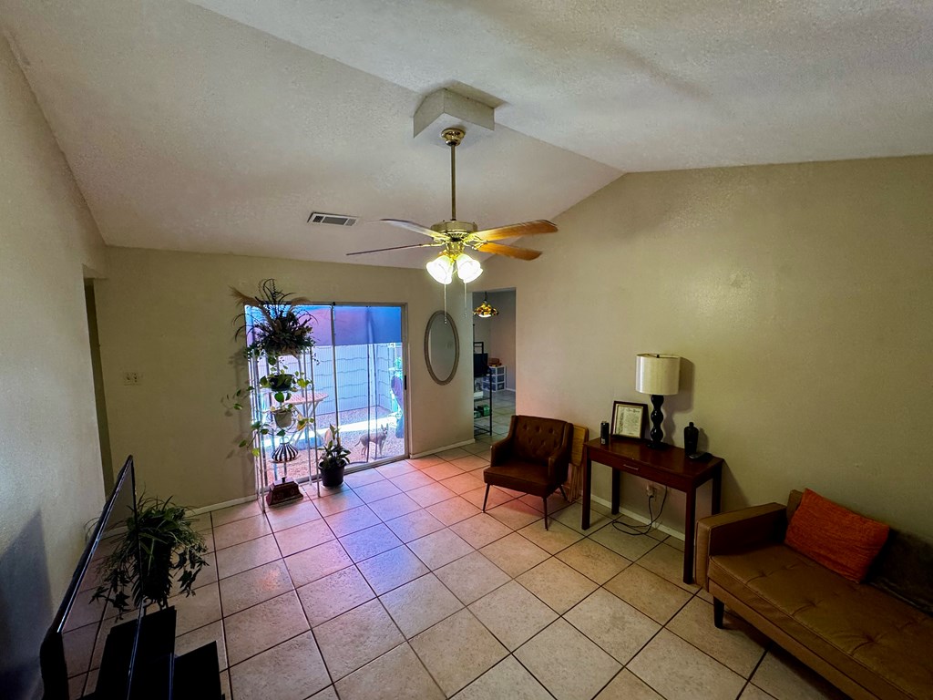 130 W Riverside Ave Property Photo 5