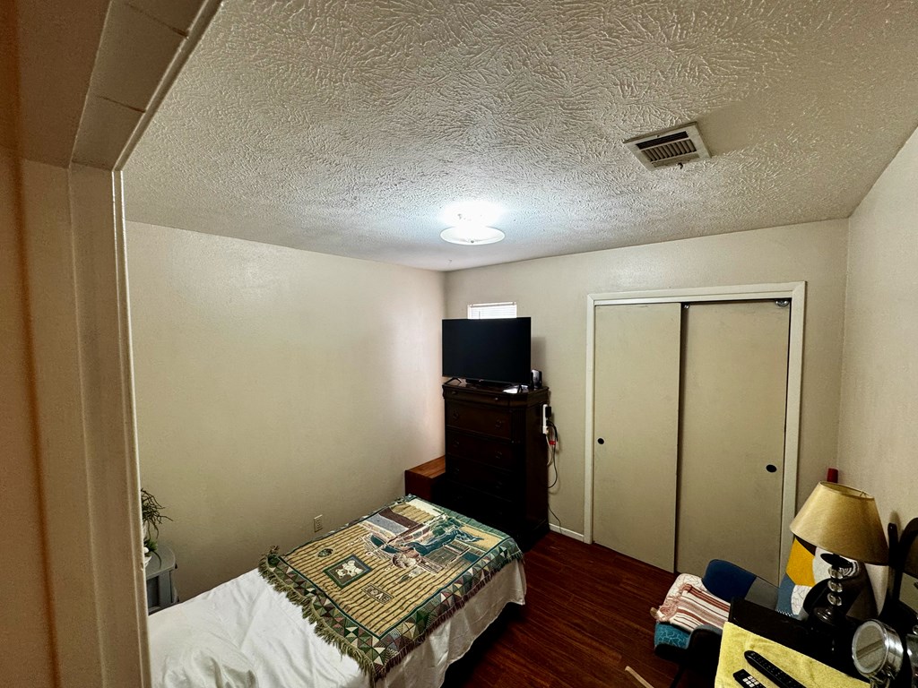 130 W Riverside Ave Property Photo 8