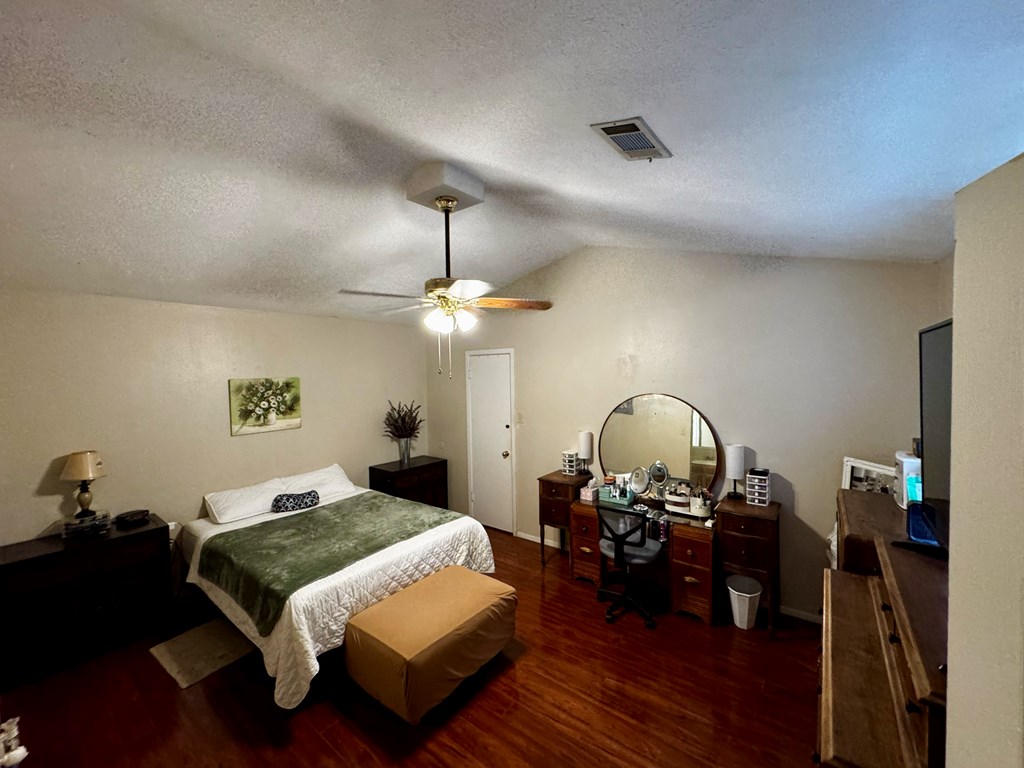 130 W Riverside Ave Property Photo 15