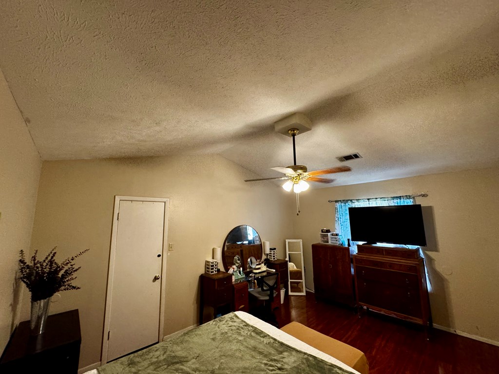 130 W Riverside Ave Property Photo 16