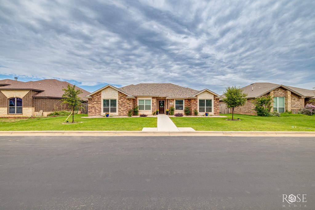 5033 Scarlet Oak Dr Property Photo 2