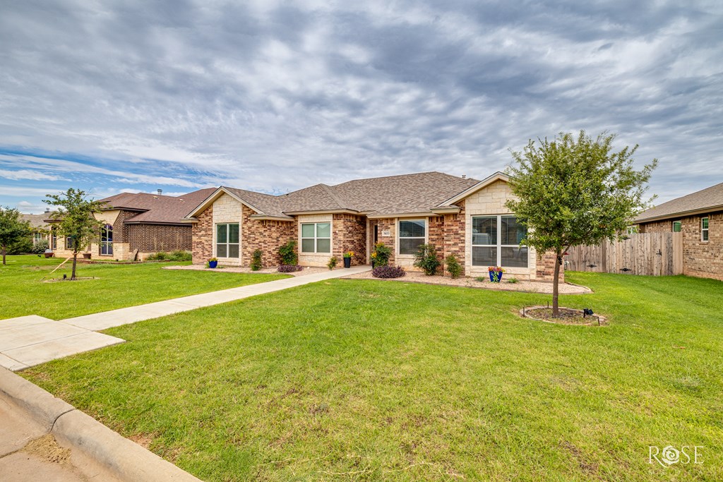 5033 Scarlet Oak Dr Property Photo 3