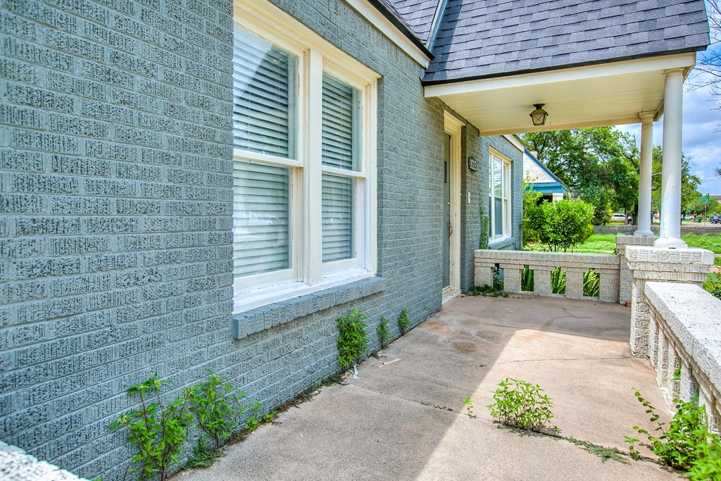 1113 Austin Ave Property Photo 6