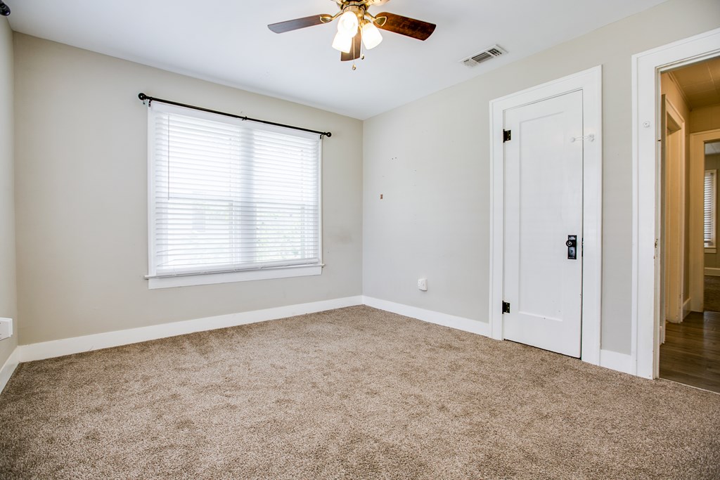 1113 Austin Ave Property Photo 16