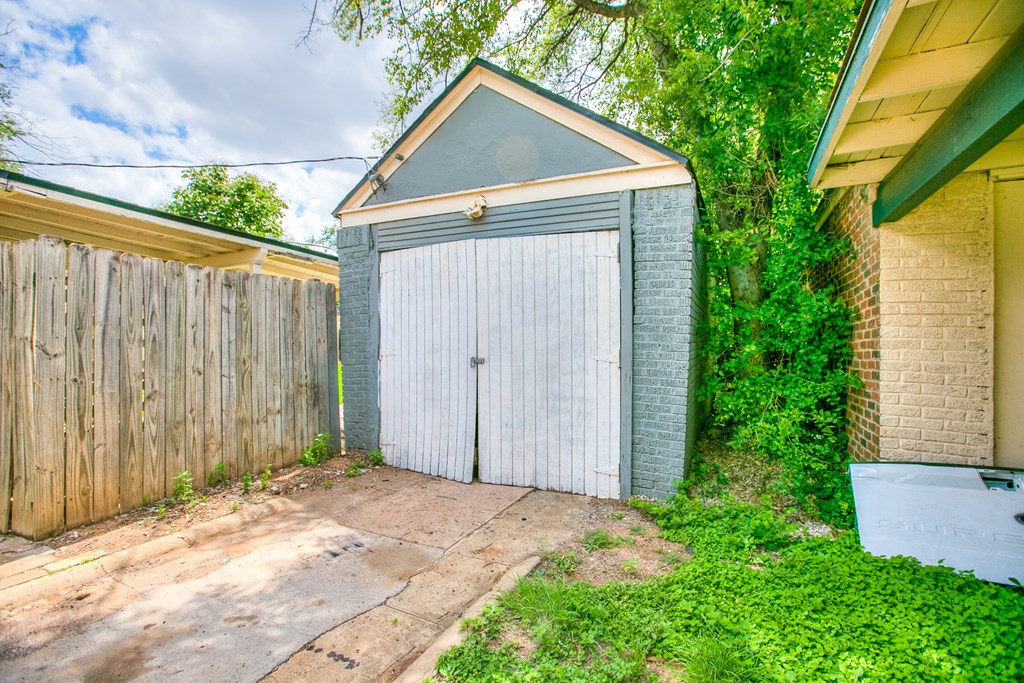 1113 Austin Ave Property Photo 29