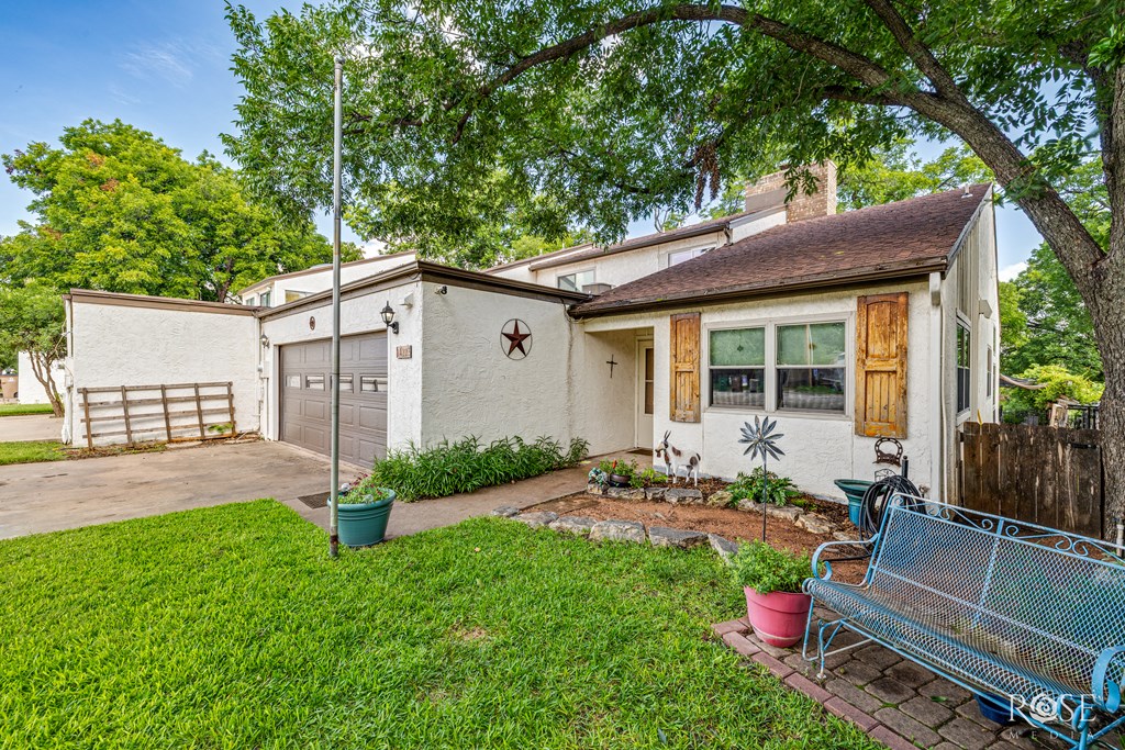 4223 Riverbend Property Photo 3