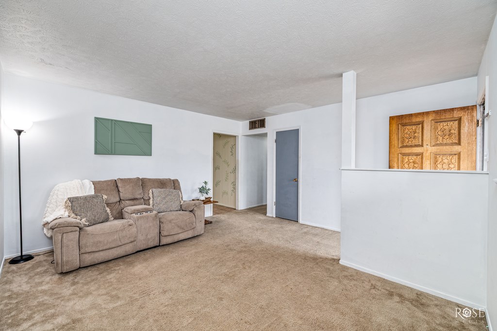 2306 Brown St Property Photo 4