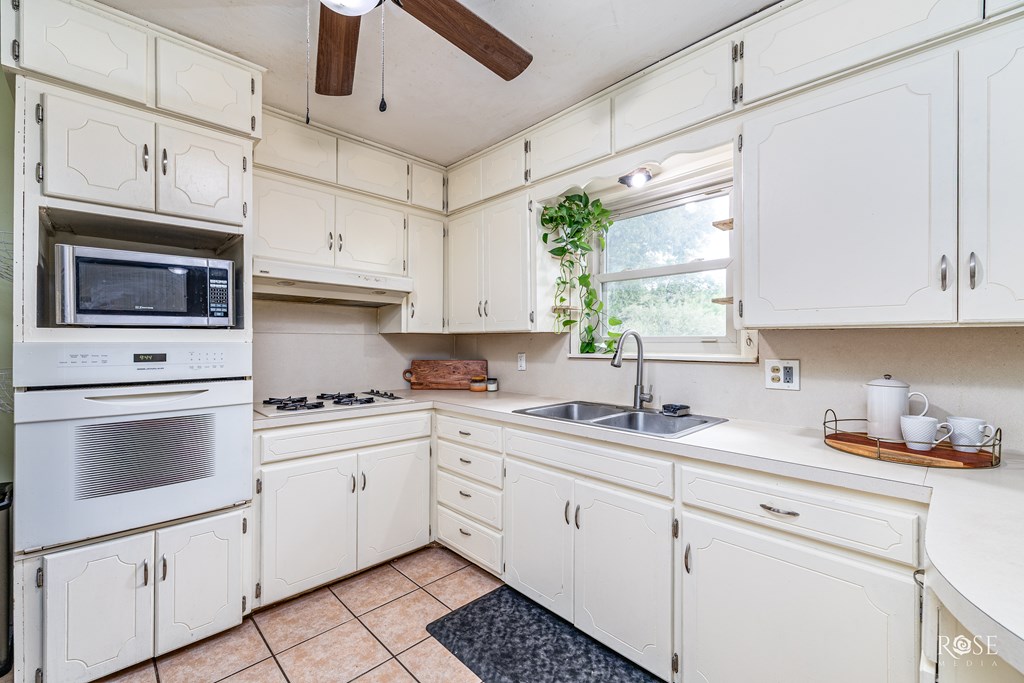 2306 Brown St Property Photo 6