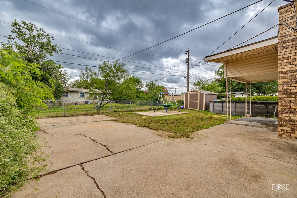 2306 Brown St Property Photo 21